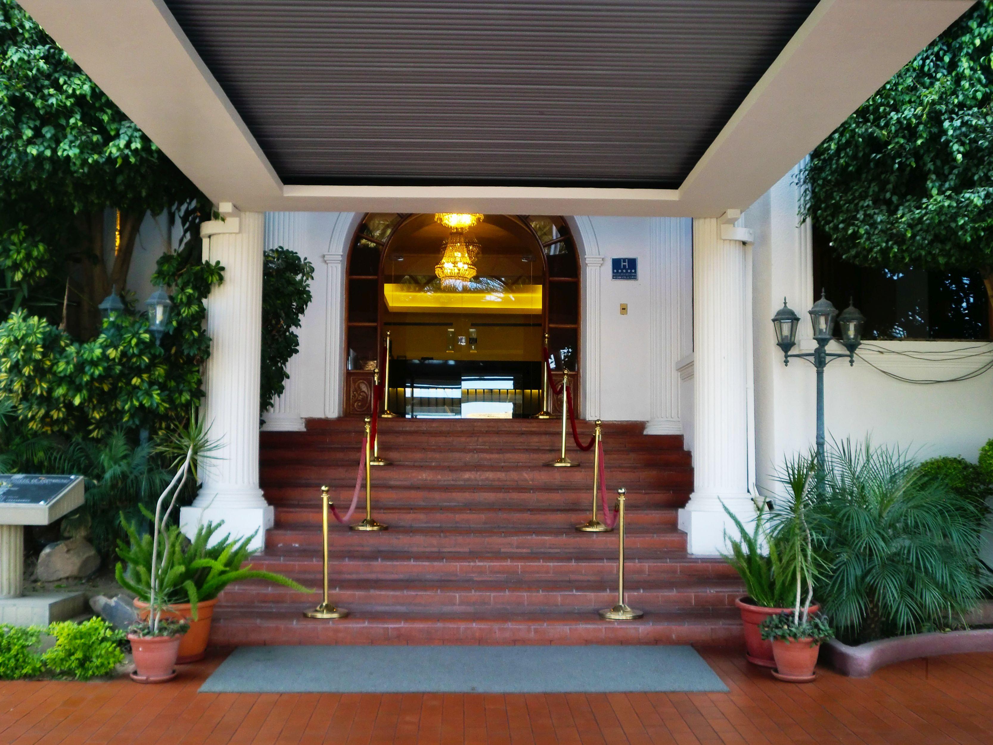 Avanti Hotel & Convention Center Cochabamba Exterior photo
