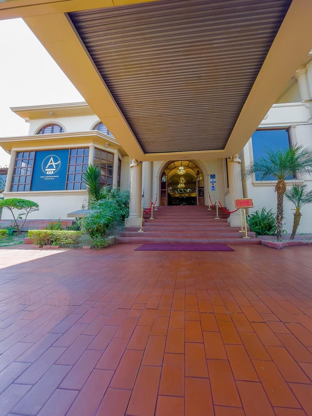 Avanti Hotel & Convention Center Cochabamba Exterior photo